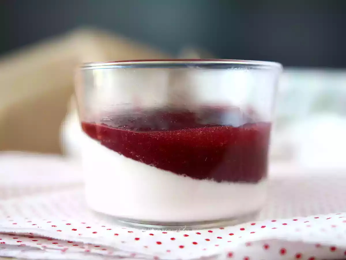 Panna cotta con coulis de frutos rojos - foto 2